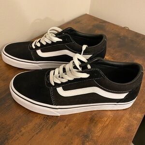 Vans Old School (Skool) Shoe - NEW - NEVER WORN - size Men 8 Women 9.5